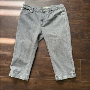 Marc Jacob grey denim skinny jeans capri shorts. Gently worn condition.